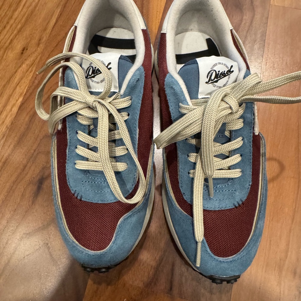 NWT Diesel women's Blue and burgundy Sneakers